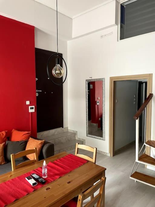 Comfy Apartment With Low Ceiling Attic Athens Exterior photo